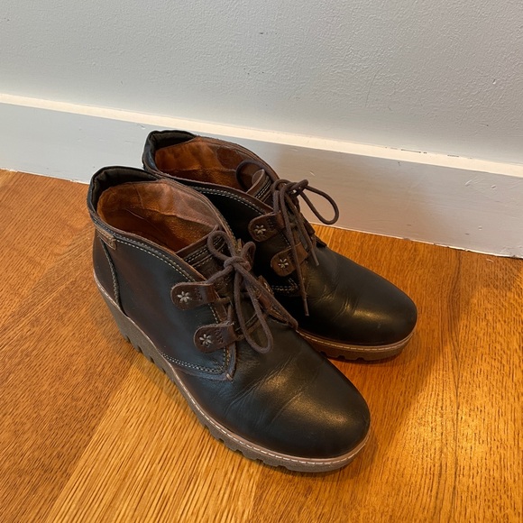 Pikolinos Black Wedge Shoes with Laces - Picture 3 of 10